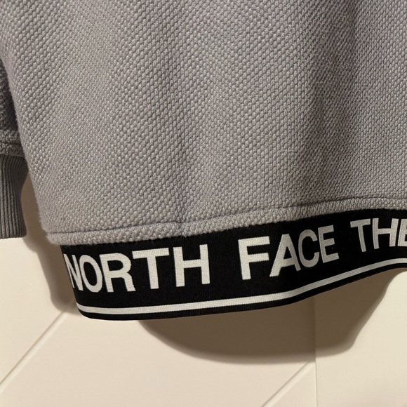 The North Face Women’s Gray Thermal pullover Logo Waist Band Pockets Size Large - Picture 3 of 7